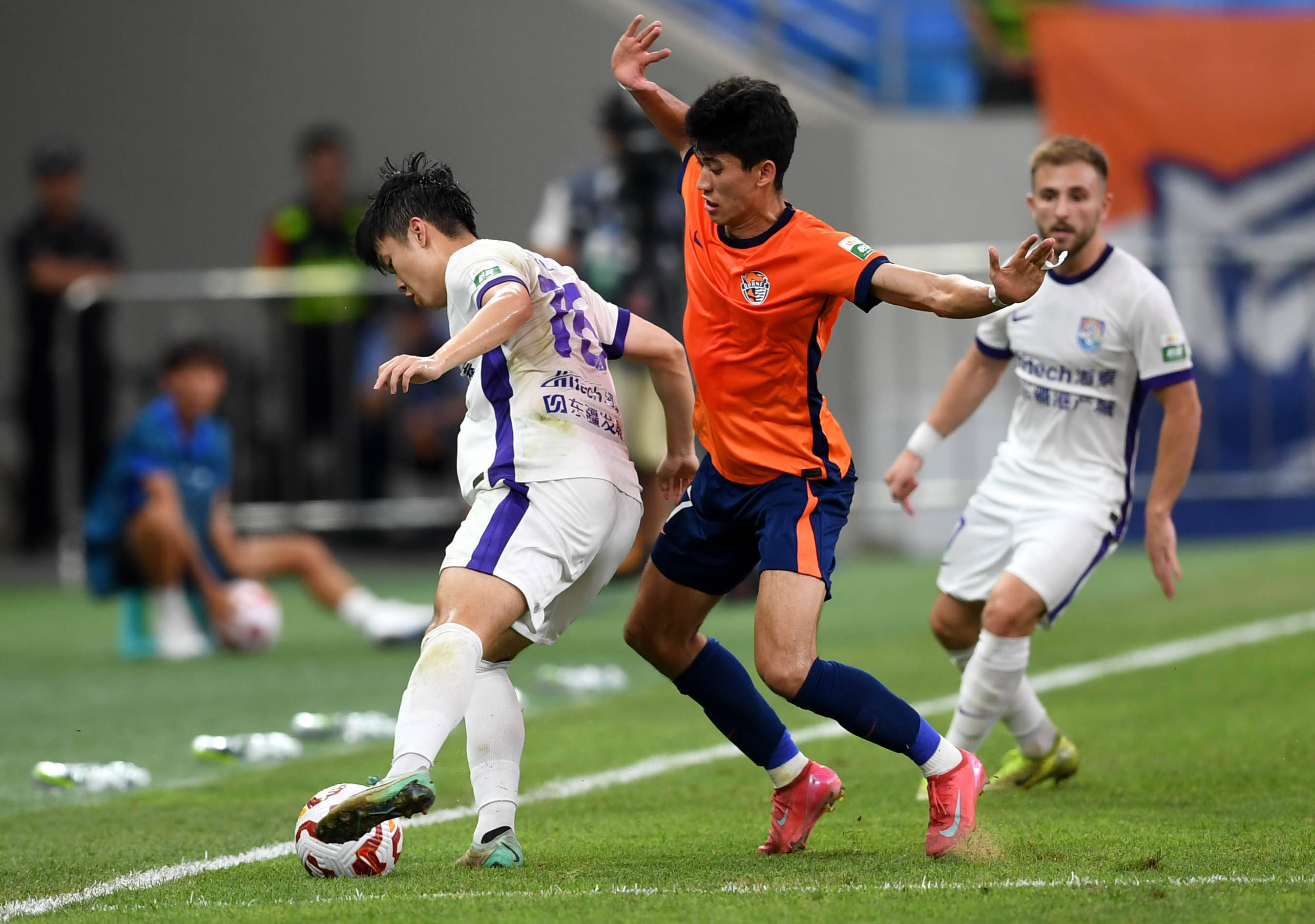 采取了逐步 采取了逐步